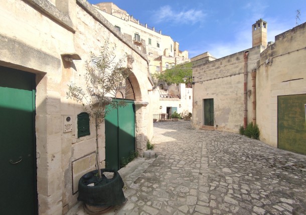 ZONA SASSI - ABITAZIONE TIPICA CON INGRESSO INDIPENDENTE