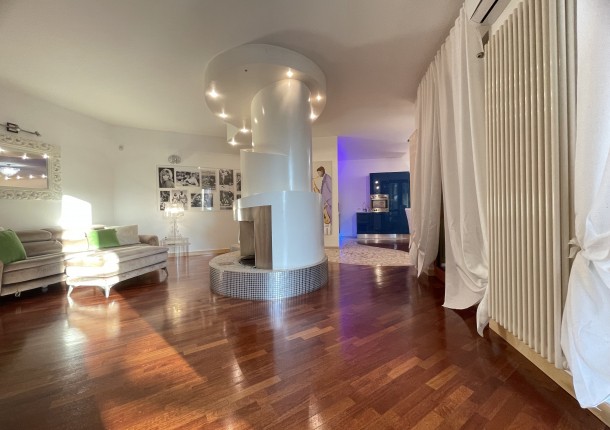 AQUARIUM con AMPIO SPAZIO ESTERNO e GARAGE