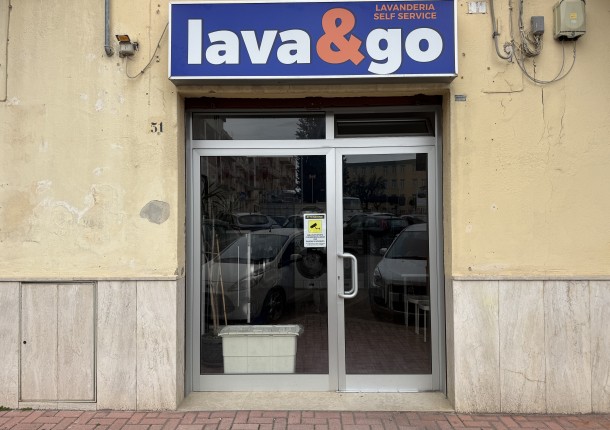 PIAZZA MARCONI - LOCALE CON ATTIVITA' DI LAVANDERIA