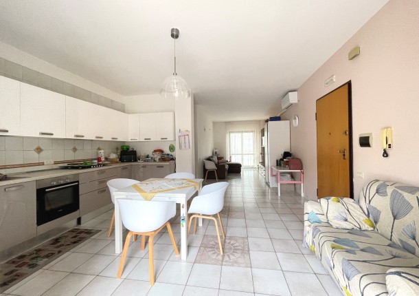VIA  ANTONIO MEUCCI - ABITAZIONE con GARAGE e DEPANDANCE