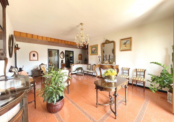 RIONE SAN GIACOMO - ABITAZIONE CON CANTINA E GARAGE