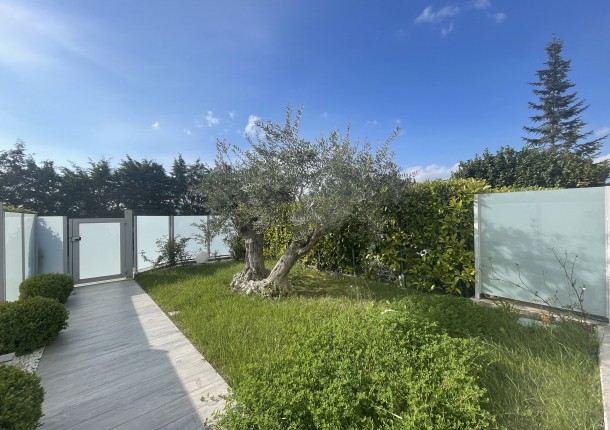 ECOPOLIS - ELEGANTE SOLUZIONE CON AMPI SPAZI ESTERNI