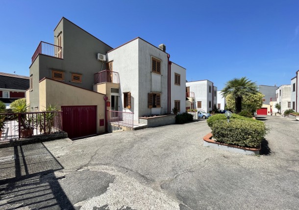 ZONA SUD - APPARTAMENTO con INGRESSO INDIPENDENTE
