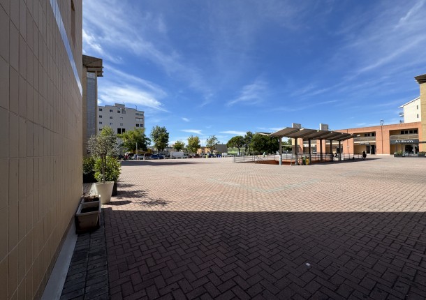 PIAZZA TRE TORRI - UFFICIO
